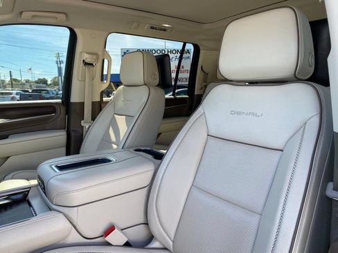 Used 2024 GMC Yukon XL Denali AWD/4WD image 10