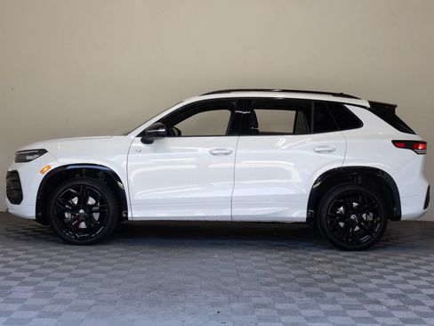 Used 2025 Volkswagen Tiguan SE R-Line AWD/4WD image 7