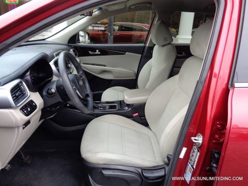 Used 2019 Kia Sorento AWD image 9