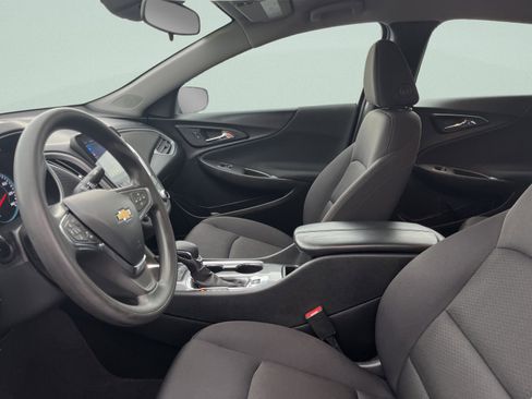 Used 2023 Chevrolet Malibu LT image 2