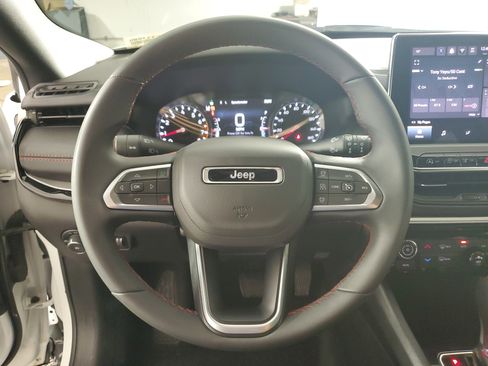 Used 2025 Jeep Compass Trailhawk AWD/4WD image 20
