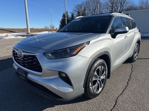 Certified 2022 Toyota Highlander XLE image 5