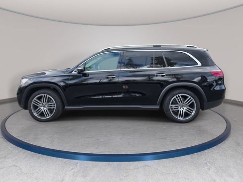 Used 2025 Mercedes-Benz GLS 450 4MATIC image 9