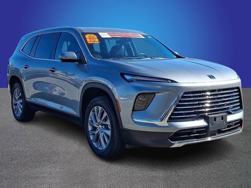 Used 2025 Buick Enclave Preferred image 3