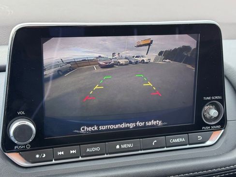 Used 2023 Nissan Rogue SV image 14