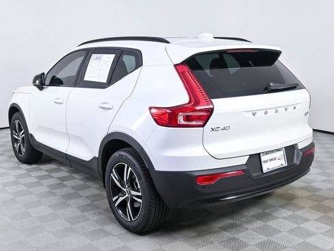 Used 2026 Volvo XC40 B5 Core AWD/4WD image 4
