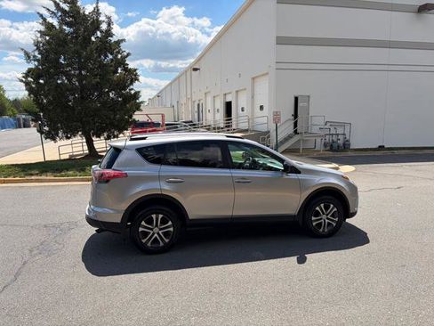 Used 2017 Toyota RAV4 LE w/ Carpet Mat Package image 4