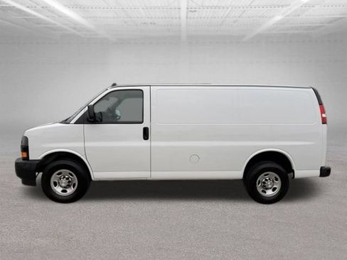 Used 2021 Chevrolet Express 2500 RWD image 4