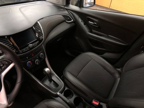 Used 2022 Chevrolet Trax LT w/ LT Convenience Package AWD/4WD image 18