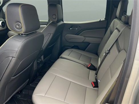 Used 2025 Chevrolet Colorado ZR2 w/ Technology Package image 19