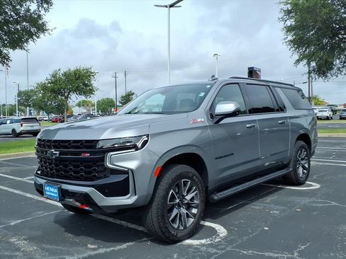Used 2023 Chevrolet Suburban Z71 w/ Z71 Off-Road Package AWD/4WD image 12