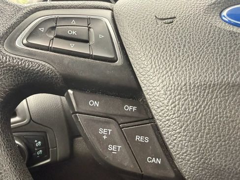 Used 2016 Ford Focus SE FWD image 19