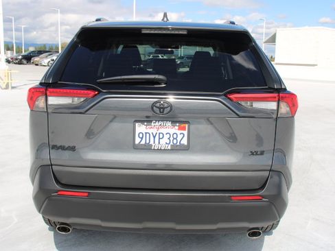 Used 2022 Toyota RAV4 XLE Premium FWD image 4