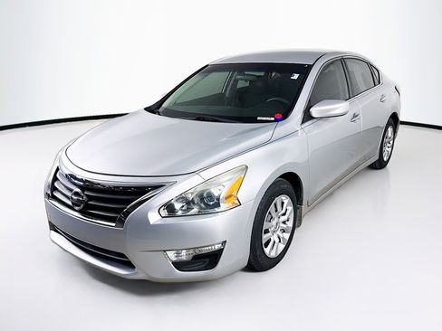 Used 2014 Nissan Altima 2.5 S w/ Display Audio Package image 4