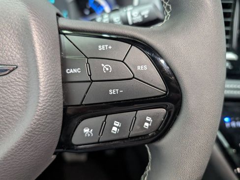 Used 2022 Chrysler Pacifica Touring-L w/ S Appearance Package image 18