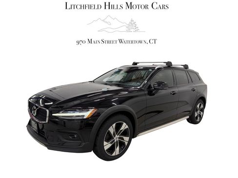 Used 2022 Volvo V60 T5 Cross Country w/ Lounge Package AWD/4WD image 1