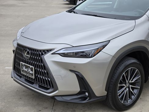 Used 2025 Lexus NX 250 FWD w/ Premium Package image 9