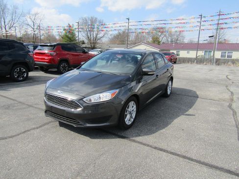 Used 2016 Ford Focus SE FWD image 3