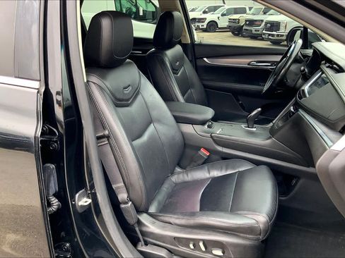 Used 2018 Cadillac XT5 Luxury w/ Driver Awareness Package FWD image 7