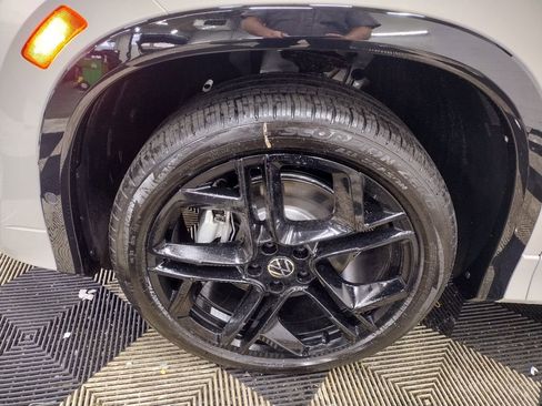 New 2025 Volkswagen Tiguan SE R-Line image 6