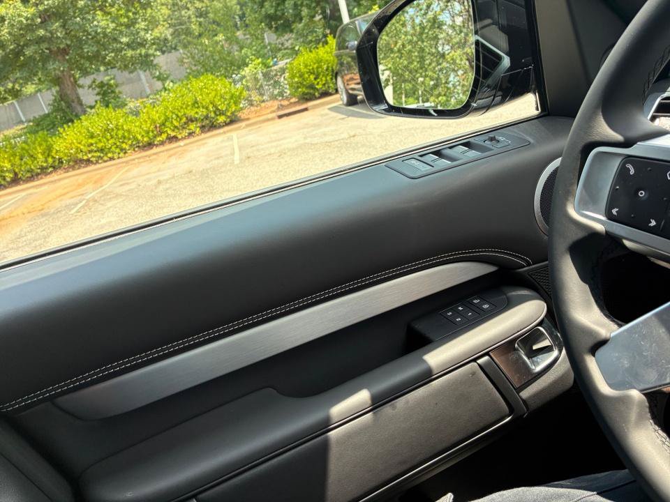 New 2026 Land Rover Discovery Limited Edition AWD/4WD image 32