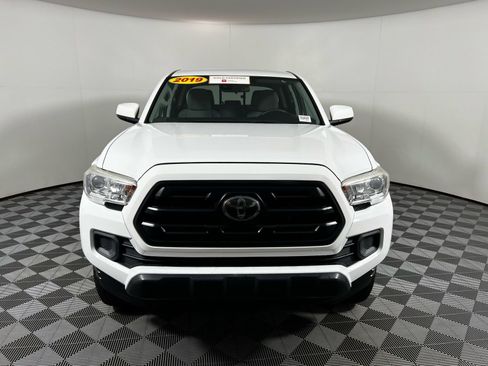 Used 2019 Toyota Tacoma SR w/ SR Convenience Package image 2