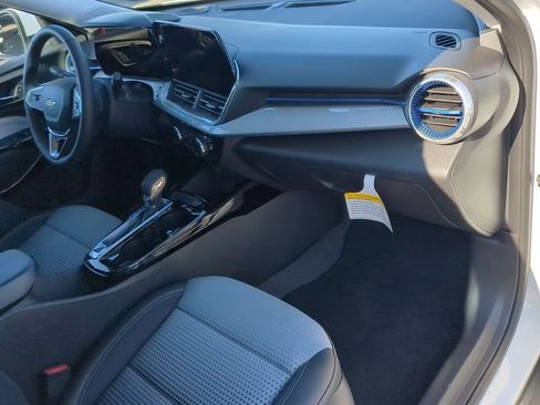 Used 2025 Chevrolet Trax LT w/ Driver Confidence Package image 30