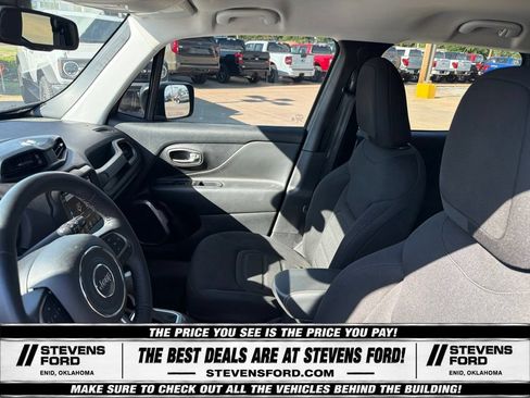 Used 2022 Jeep Renegade Latitude w/ Convenience Group AWD/4WD image 18