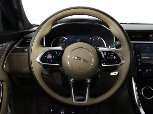 Used 2023 Jaguar XF SE RWD image 8