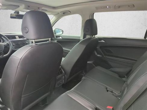 Used 2020 Volkswagen Tiguan SE w/ Panoramic Sunroof Package FWD image 18
