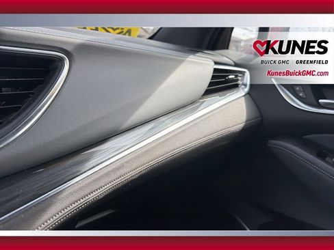 Used 2024 Buick Enclave Premium image 26