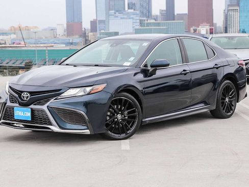 Used 2021 Toyota Camry XSE FWD image 1