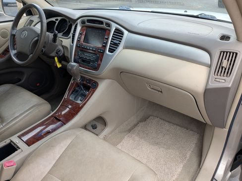 Used 2007 Toyota Highlander 4WD V6 w/ 3rd Row image 32
