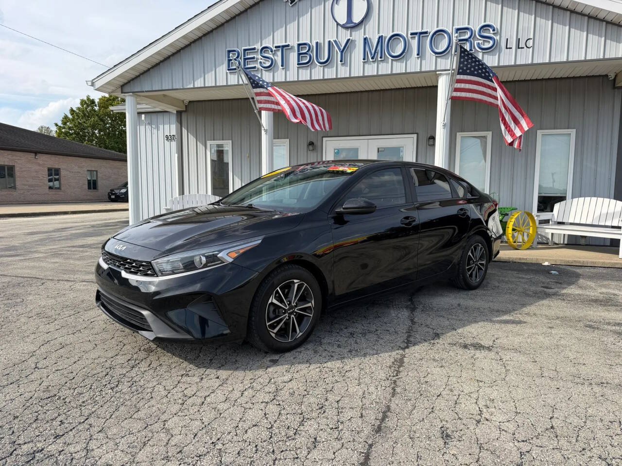 Used 2022 Kia Forte LXS FWD image 1