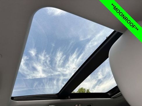 Used 2021 Ford Explorer XLT w/ Equipment Group 202A AWD/4WD image 8