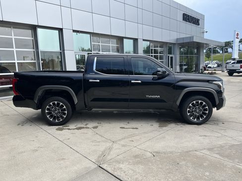 Used 2025 Toyota Tundra Limited AWD/4WD image 10