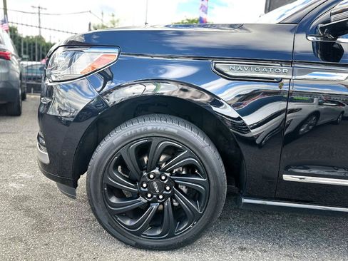 Used 2023 Lincoln Navigator L Reserve AWD/4WD image 7
