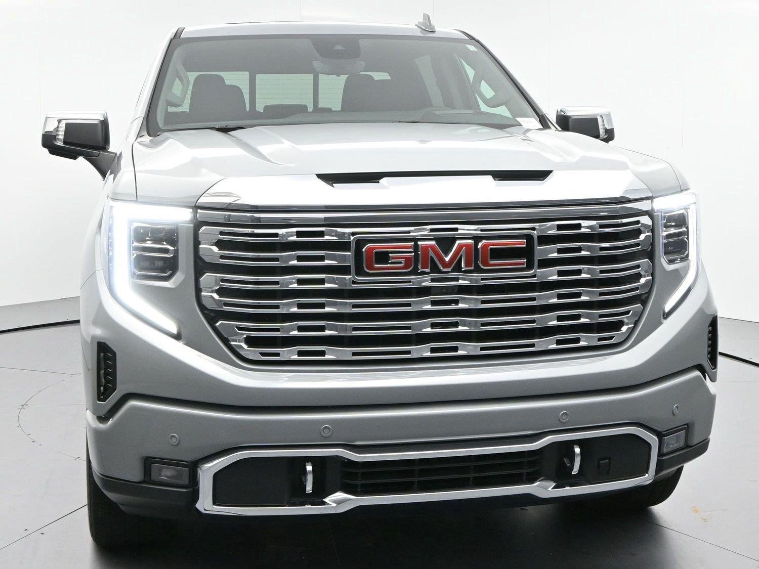 Used 2025 GMC Sierra 1500 Denali w/ Technology Package AWD/4WD image 2