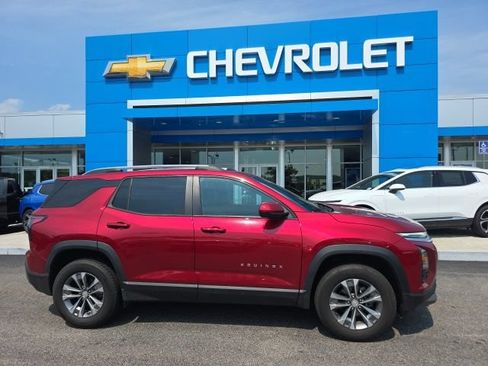 Used 2025 Chevrolet Equinox LT w/ Convenience Package II AWD/4WD image 2