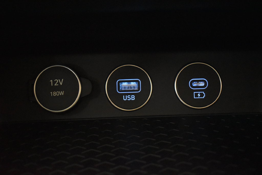 Used 2025 Genesis G70 2.5T AWD/4WD image 23