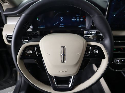 New 2025 Lincoln Corsair AWD image 3