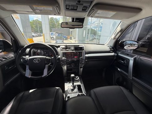 Used 2022 Toyota 4Runner SR5 AWD/4WD image 9