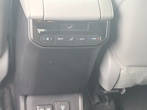 Used 2023 Toyota Highlander Limited AWD/4WD image 32