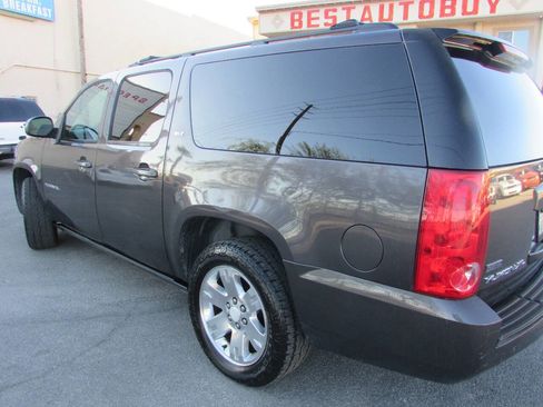 Used 2010 GMC Yukon XL SLT image 4