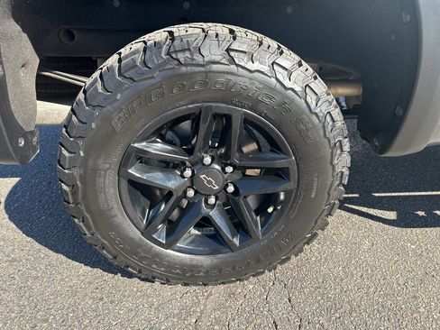 Used 2020 Chevrolet Silverado 1500 LT Trail Boss w/ Midnight Edition image 39