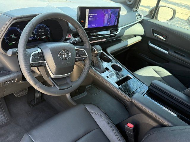 Used 2026 Toyota Sienna XLE Woodland Edition AWD/4WD image 8