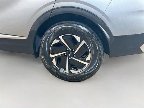 Used 2023 Kia Sportage LX AWD/4WD image 5