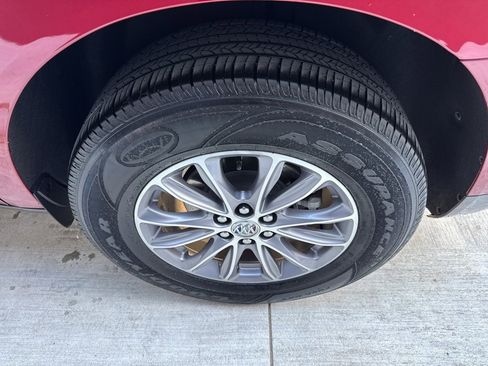 Used 2024 Buick Enclave Premium image 21