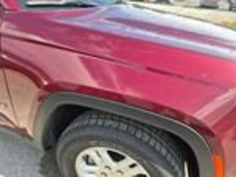 Used 2024 Jeep Grand Cherokee Laredo RWD image 28