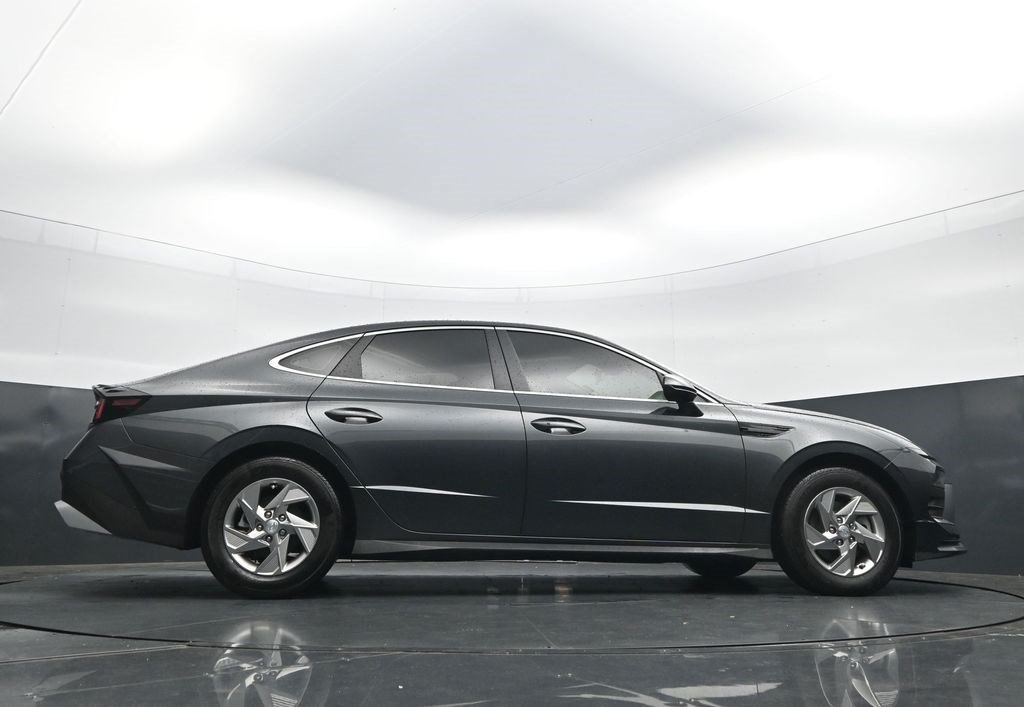 Used 2025 Hyundai Sonata SE FWD image 35